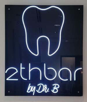 2thbar-neon-sign